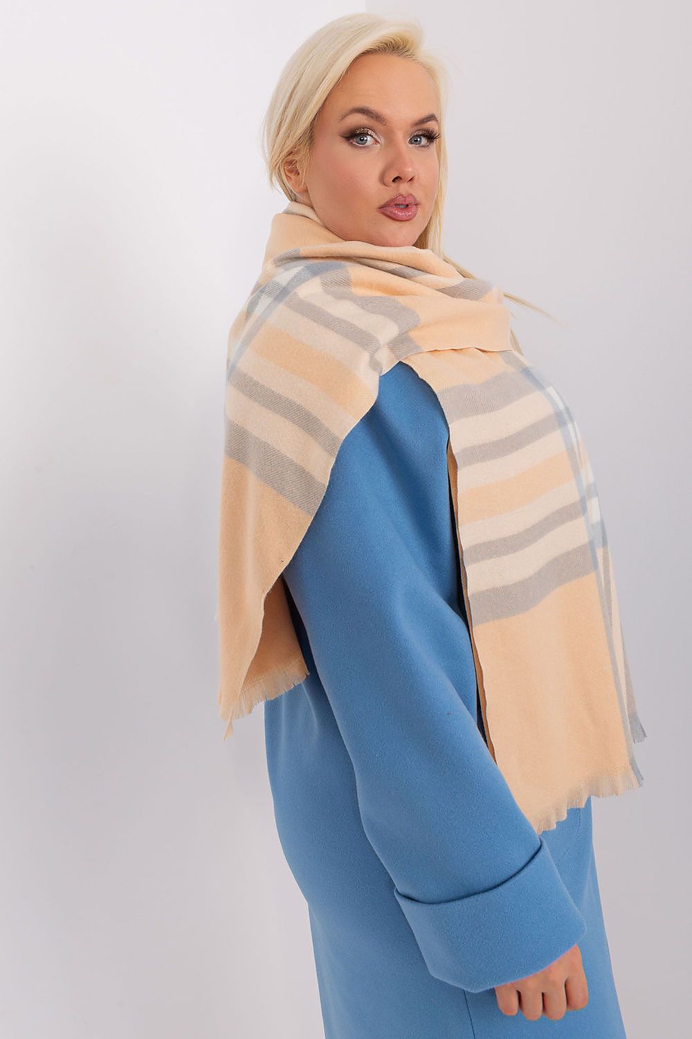  Shawl model 190564 AT 